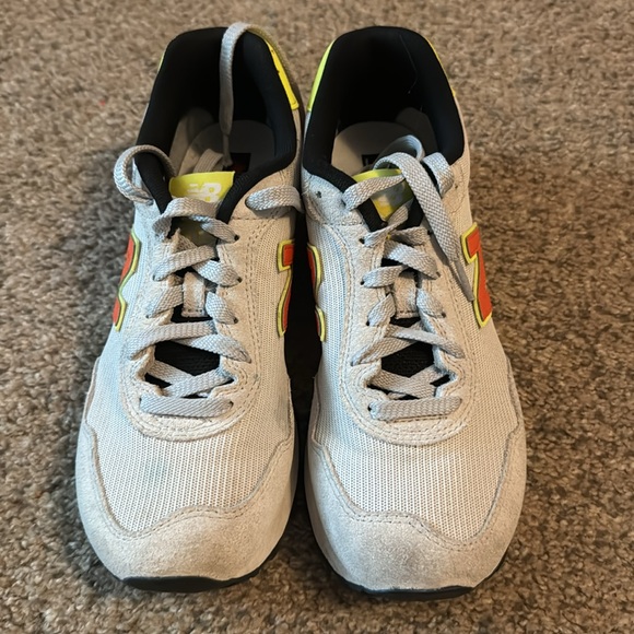 New Balance women’s sneaker - Picture 2 of 5